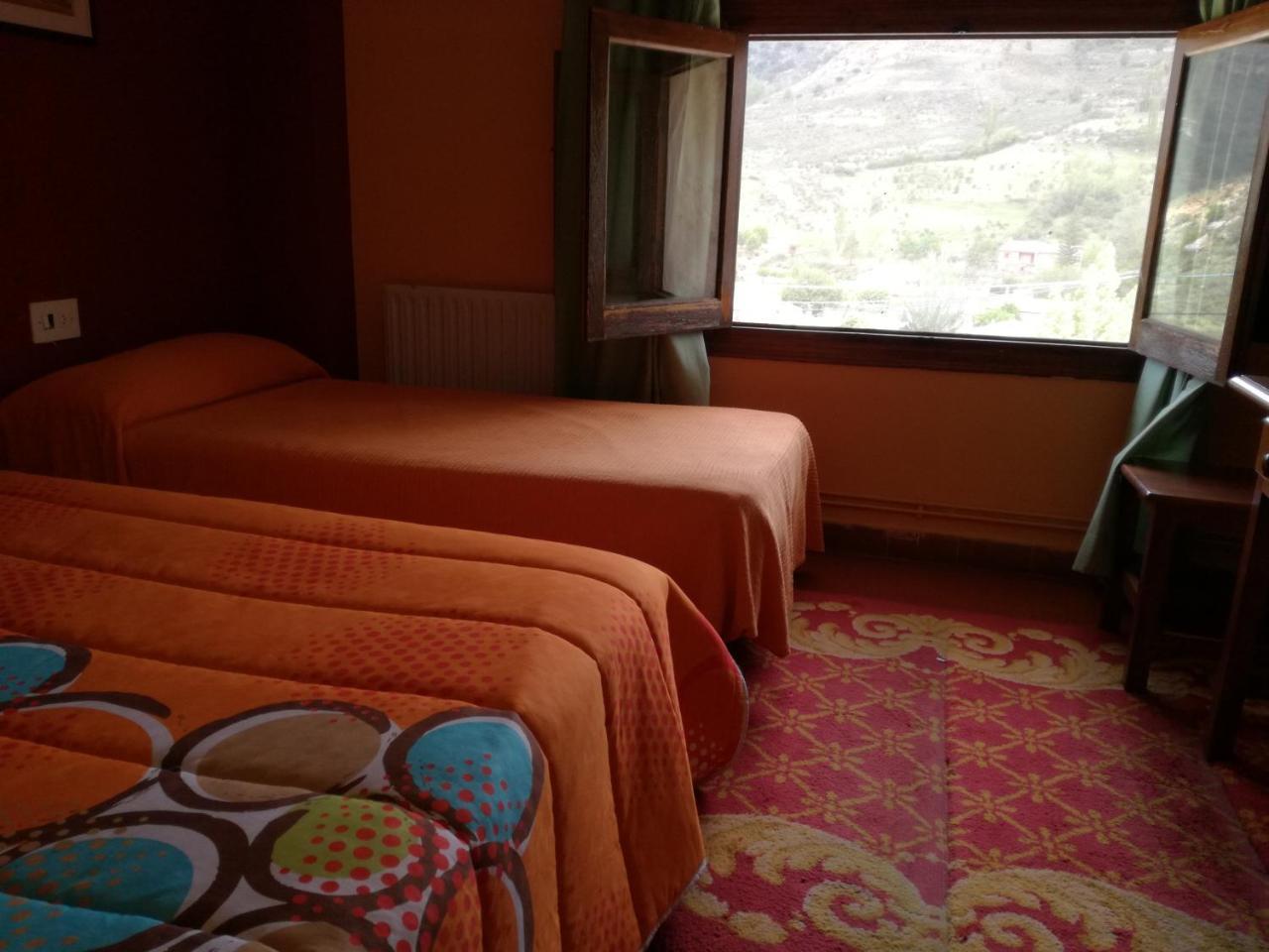 Hostal Del Tajo Peralejos de las Truchas Exteriör bild
