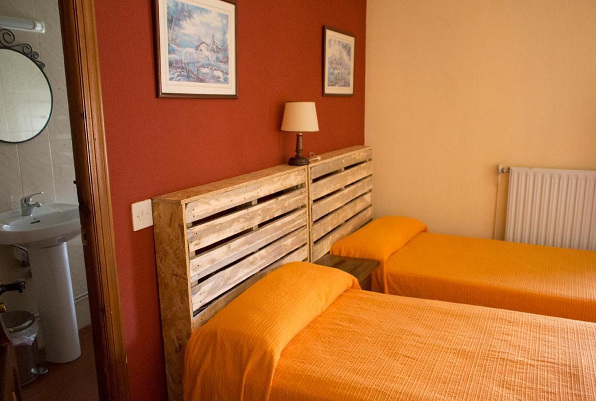 Hostal Del Tajo Peralejos de las Truchas Exteriör bild