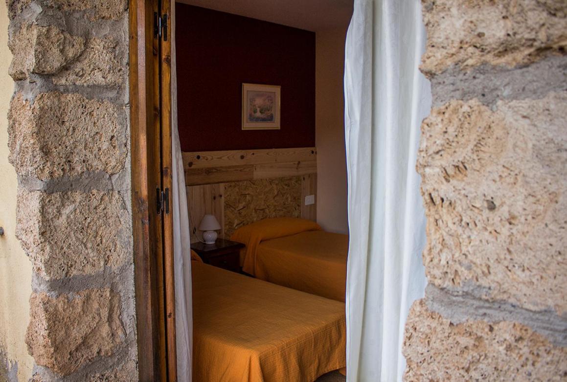 Hostal Del Tajo Peralejos de las Truchas Exteriör bild